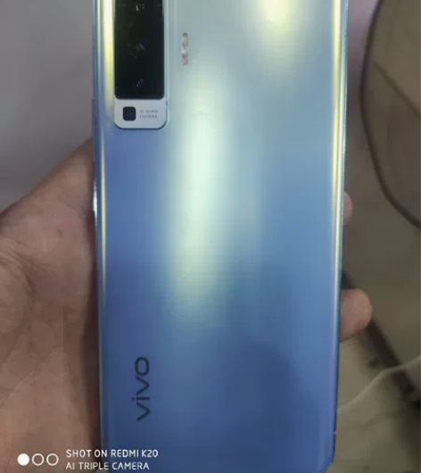 vivox50屏幕有瑕疵，8+256G 感...