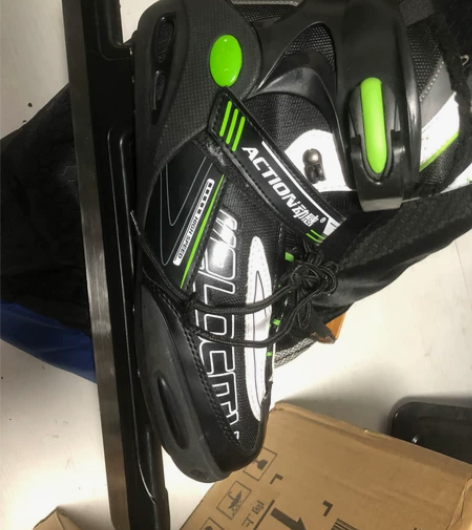 动感冰刀单排品牌专卖店买的，原价400多入...