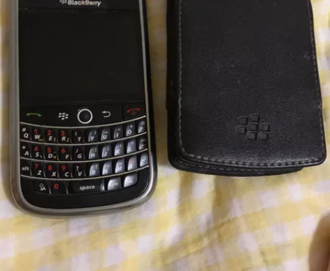 黑莓手机，带保护套，充电可用 感兴趣的话点...