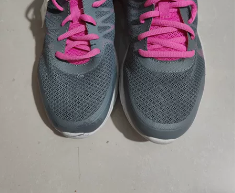 全新正品飞了40.5尺码女士运动鞋 图四五...