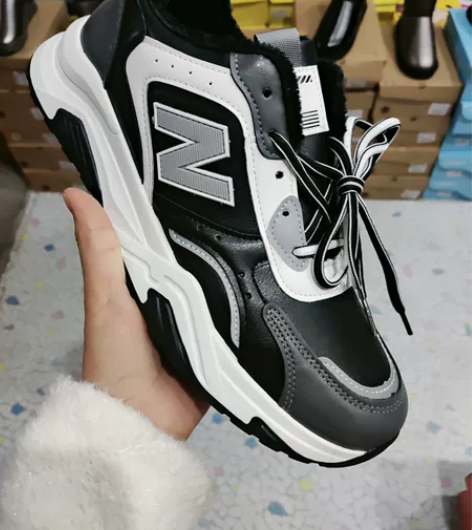 男士加棉运动鞋，最新款，实体店同步售卖 皮...