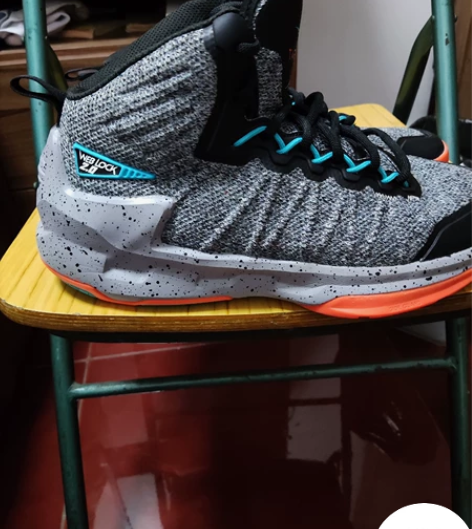 男士运动鞋，品牌的，穿着舒服，透气性好，半...