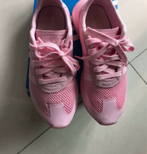 阿迪  Adidas 运动鞋 正品保真 透...