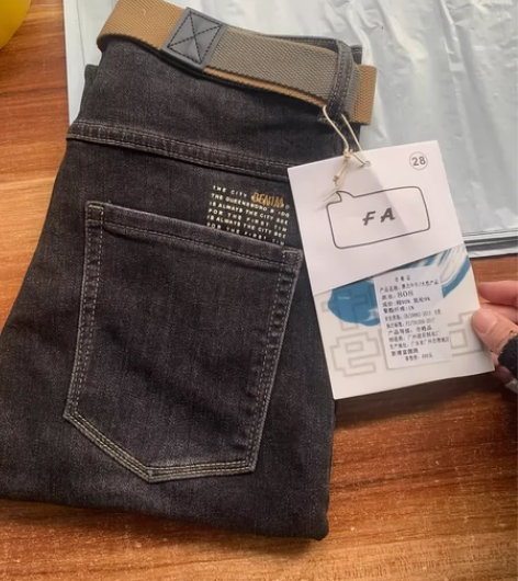 断码清货秋冬男士弹力小脚牛仔裤。28码有一...