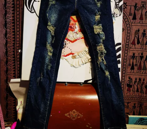 全新品质品牌闲置弹性破洞大号女款牛仔裤。 ...