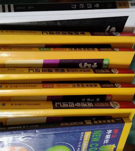 目 图一:星火英语专四听力华研专四词汇,单...