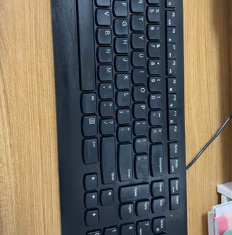 电脑买多了,键盘太多了,卖一个,品牌是联想...