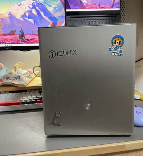 乔思伯v2机箱 箱子外边划痕有点多 螺丝也...