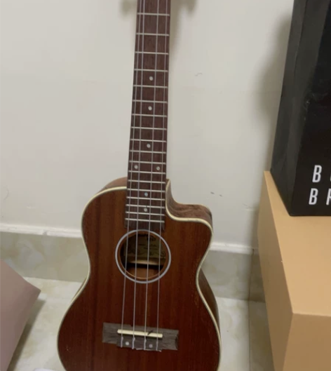 出尤克里里 生日朋友送的 一次都没有用过 ...