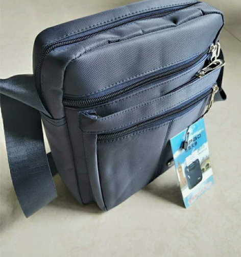 [全新正品包邮]五隔层防水耐磨大容量男士单...