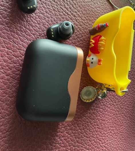 索尼1000-xm3降噪耳机，今年八月底百...