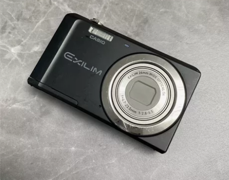 卡西欧zs5 磨砂黑 银色镜头很高级 像素...