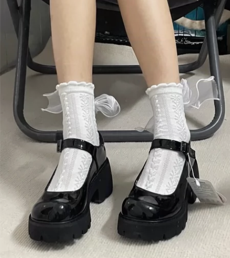 全新黑色厚底玛丽珍鞋 穿过一次 感觉我不太...