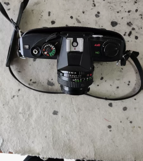 大概是九四年买的海鸥相机，完好，带个闪光灯...