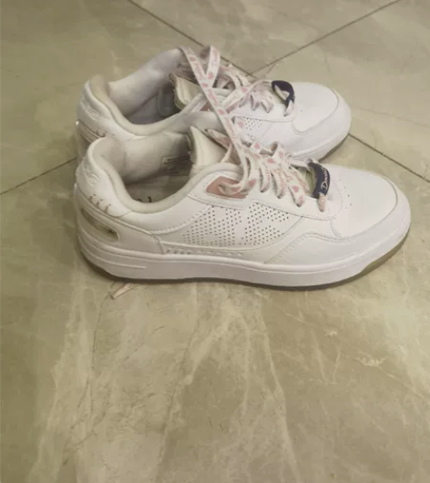 李宁迪士尼联名，穿着有点挤脚，没穿几次，买...