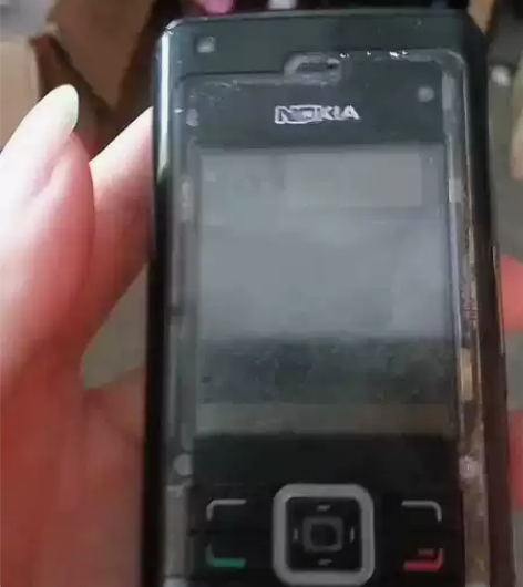 诺基亚N72手机，前几年几千元买的，现在当...
