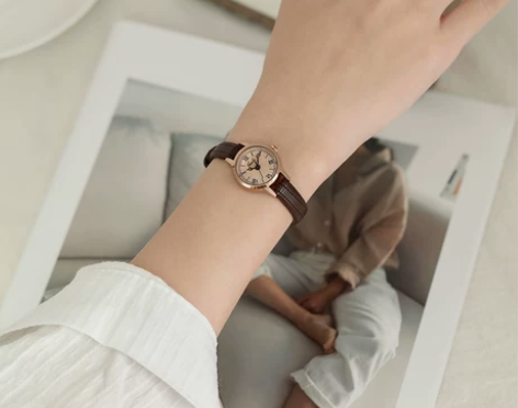 复古手表女轻奢小众学生2021年新款女士手...