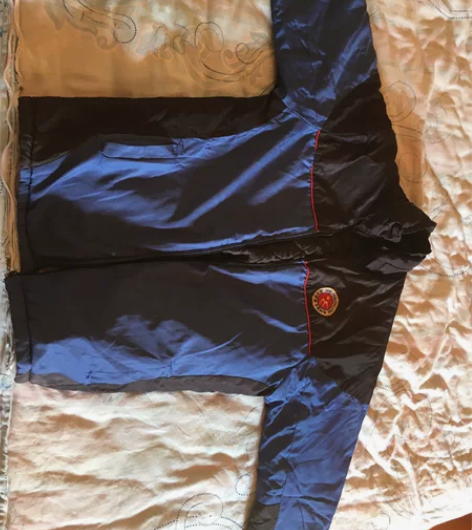 冬季校服180 有两件 其中有一件拉链坏了...