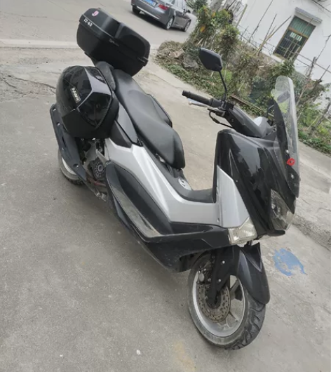 仿雅马哈，带ABS，20年年底买过来，有牌...