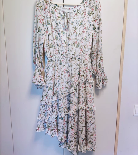 菀草壹 全新有吊牌 不规则荷叶边裙长款碎花...