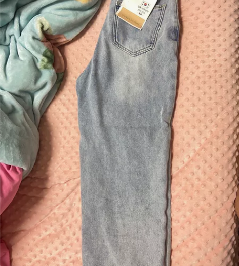 加绒阔腿牛仔裤全新带吊牌仅试穿 感兴趣的话...