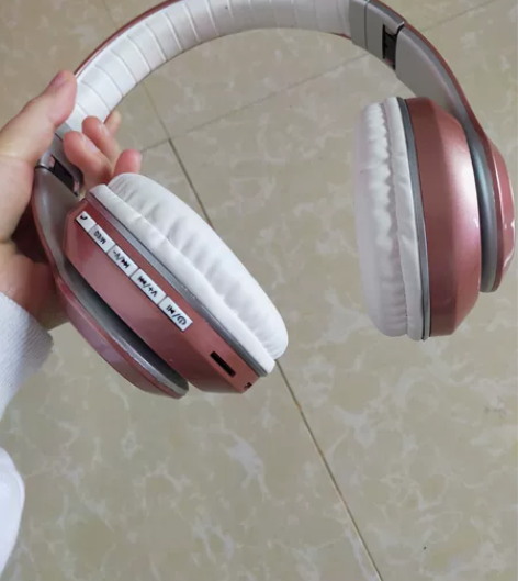 头戴式耳机,蓝牙连线均可,原价40,有使用...