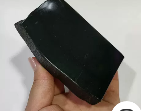 274克和田玉塔青玉山料原石切块 黑青玉黑...