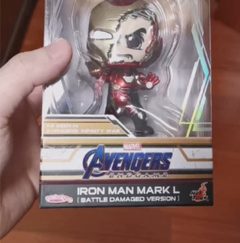 复联4钢铁侠战损版手办hottoys 复联...