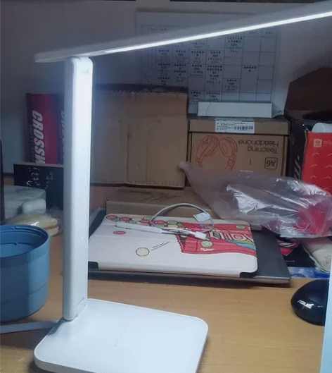 处理全新未拆封台灯护眼学习灯学生宿舍可充电...