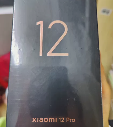 出一台全新未拆封的小米12pro，蓝色8+...