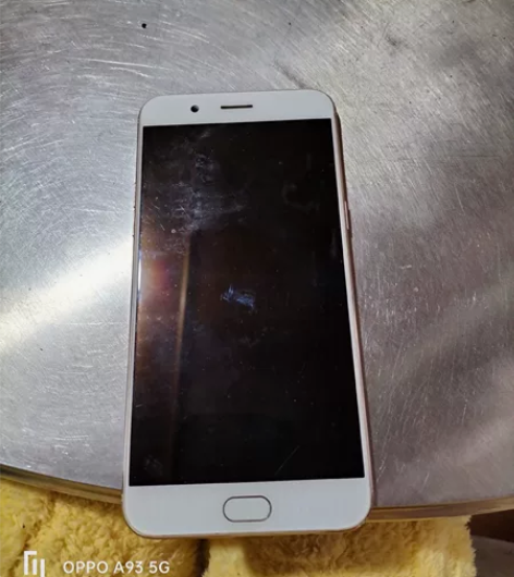 oppo r11 旧手机,屏幕完好,可开机...