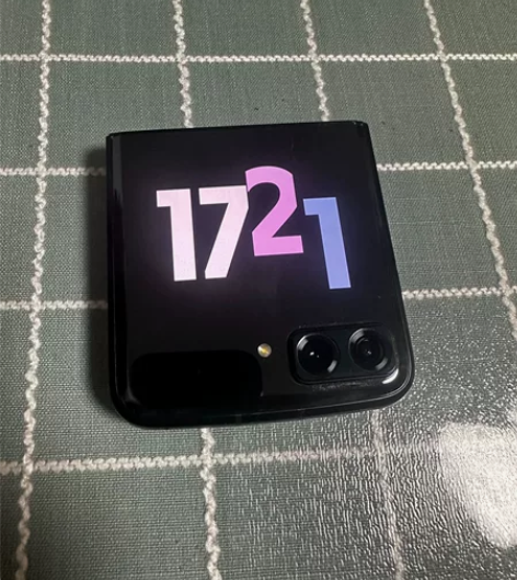 摩托罗拉刀锋三代折叠屏手机 MOTO RA...