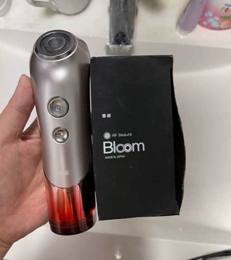 雅萌白光射频美容仪 用的次数很少，送一支凝...