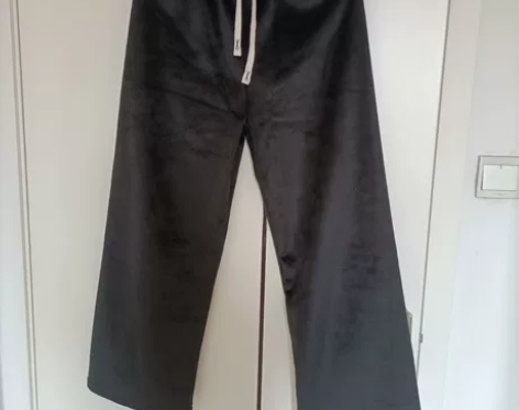 黑色条绒阔腿裤，加绒，均码，百搭款，穿过一...