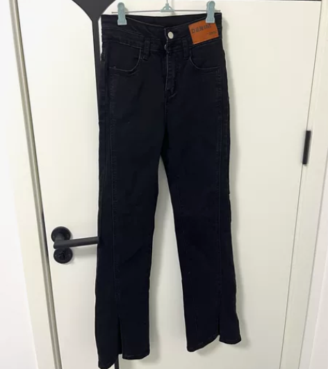 直筒开叉牛仔裤，M码，前面是有开叉的，穿上...