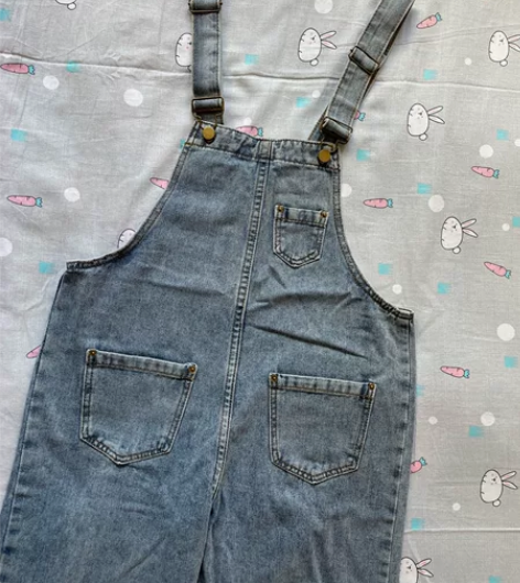 直筒显瘦背带牛仔裤  折横是叠放的时间长 ...