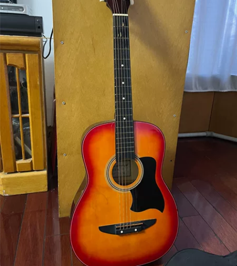 9成新歌丽雅36寸吉他180元包邮 家里哥...