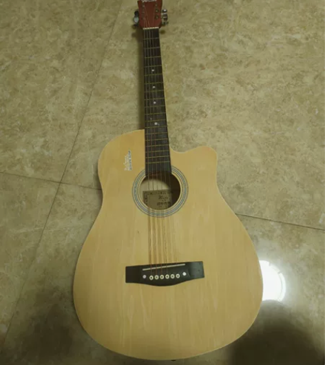 初学吉他时买的，音色好且标准，无磨损质量好...