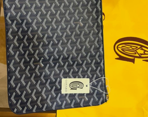 全新，狗牙gorard大的手拿包，藏蓝色，...