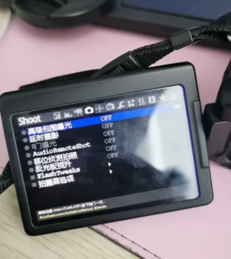 出一台佳能70D中端半画幅单反相机，双系统...