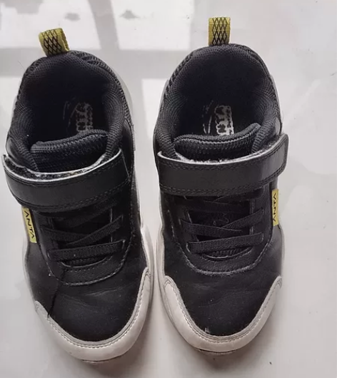 安踏牌子的，小朋友穿小了，（不退不换） 感...