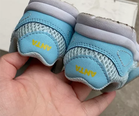 安踏儿童鞋 穿小了 感兴趣的话点“我想要”...