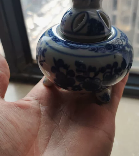 小日本造,三足釉下手绘青花熏香炉!画片梅,...