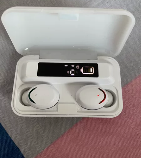 9成新蓝牙入耳式耳机 家里人京东买的，就用...