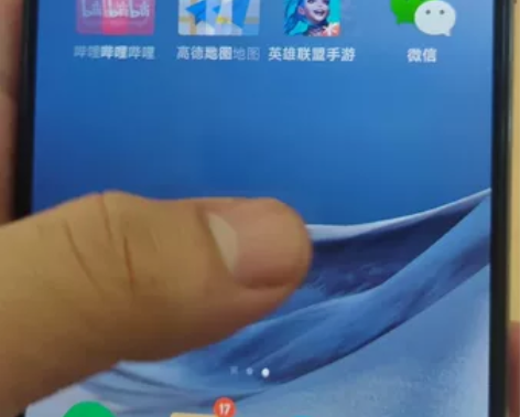 朋友闲置红米k40 12+256，仅背面右...