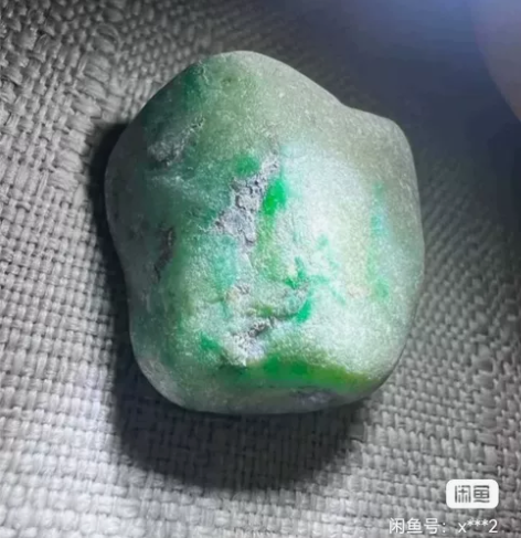 #A货翡翠玉石 后江 颜色很辣的小料，飘花...