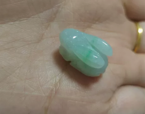 天然翡翠A货  飘金丝阳绿小兔子 晴水底飘...