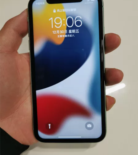 苹果11国行 64g双卡双待，成色如图，还...
