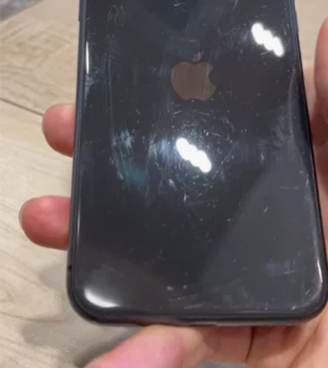 国行iPhone 11黑色 128G有面容...