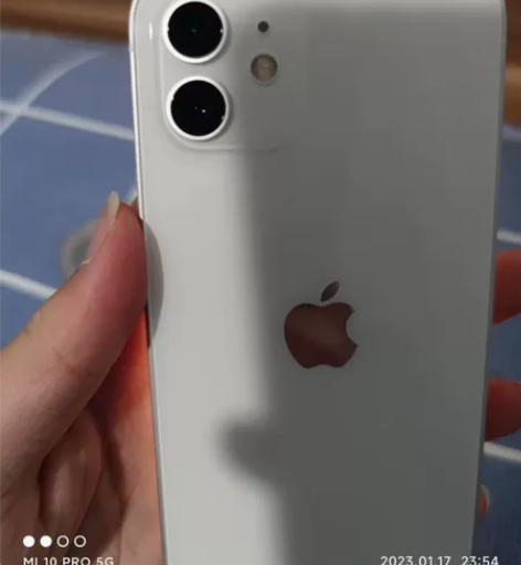 苹果12白色128，几乎全新，无拆修 感兴...